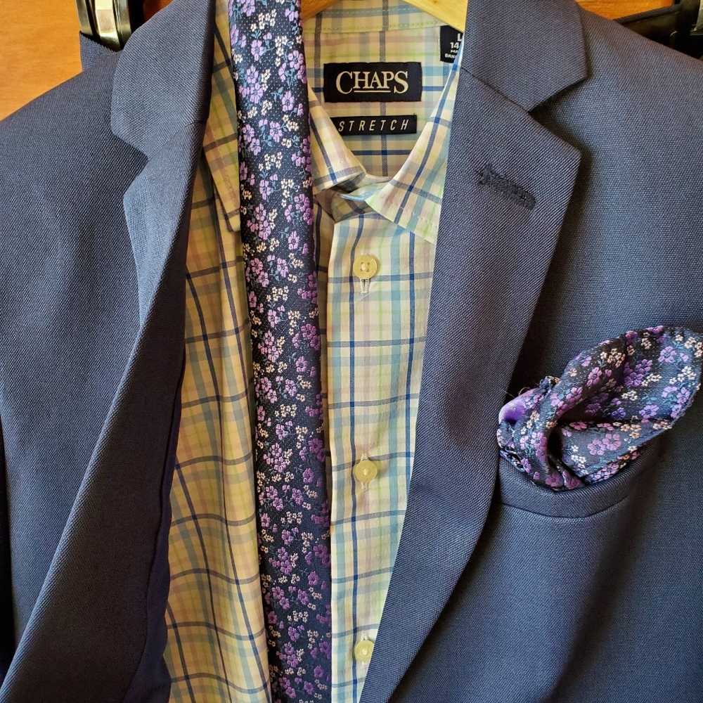 Van Heusen Boys Suit shirt and tie